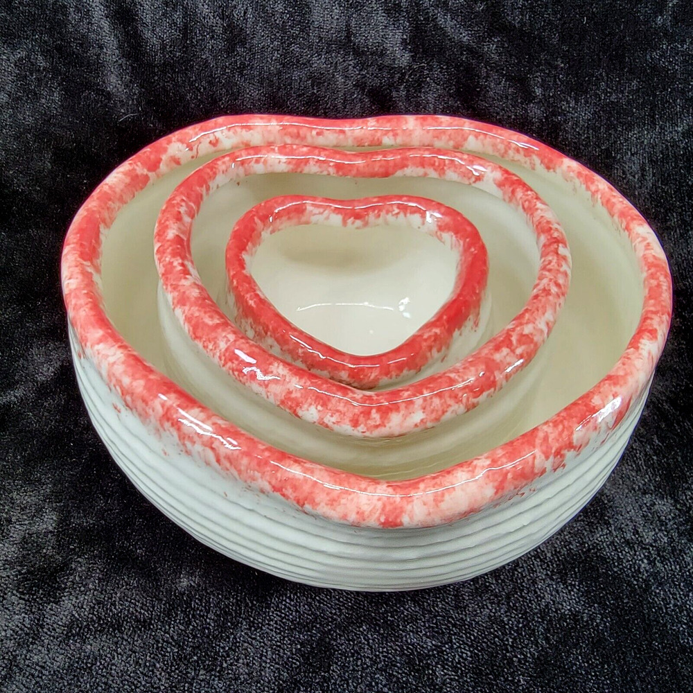Nesting Bowls Spongewear Heart Shaped Set of 3 White Pink Vtg Cottagecore